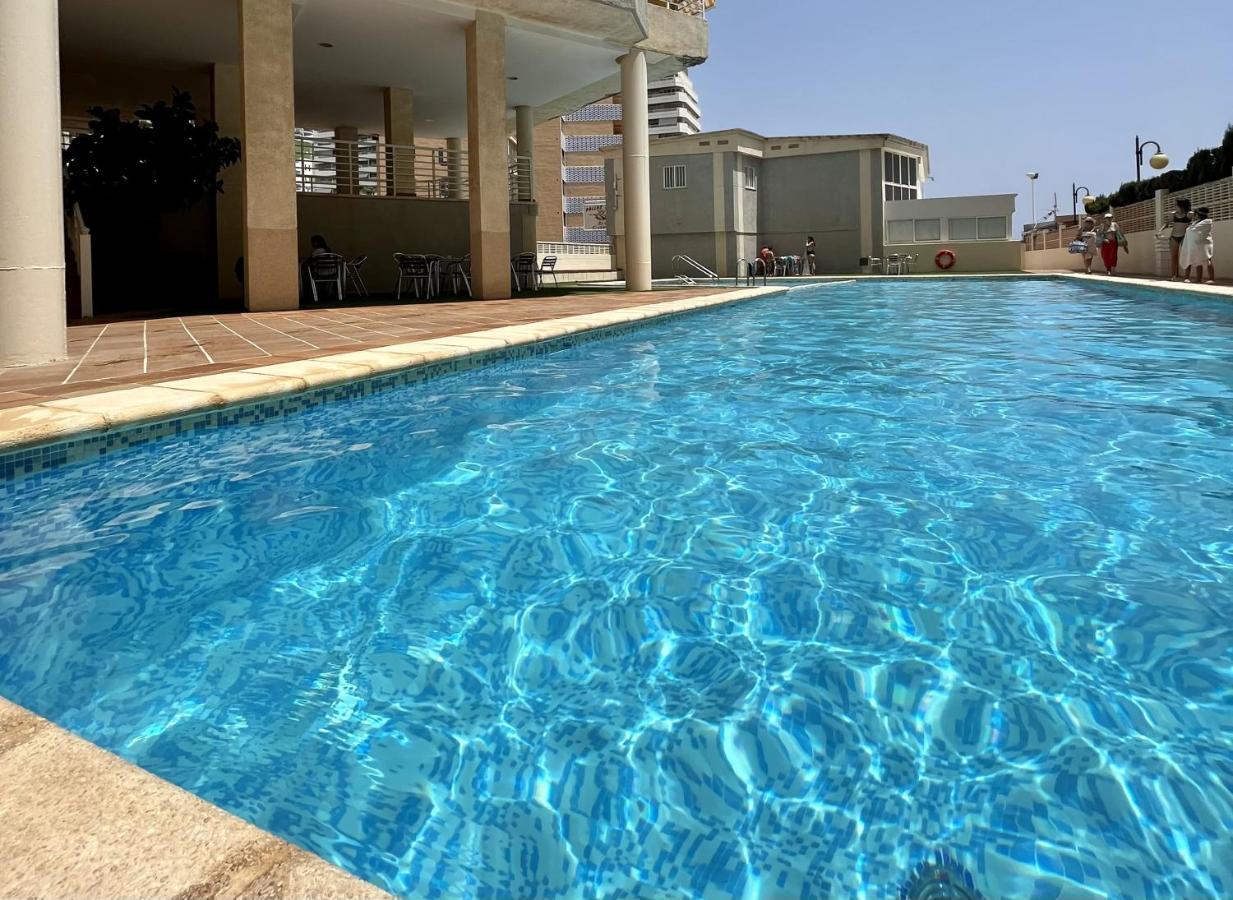 Primera Linea Con Piscina En Appartement